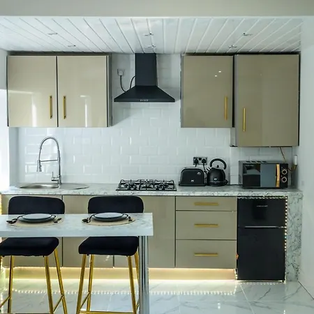 Luxe Apartment *