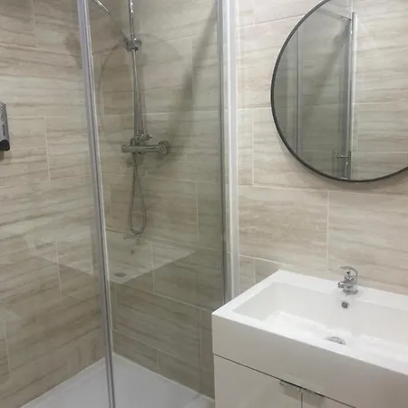Luxe Bradford Apartment *