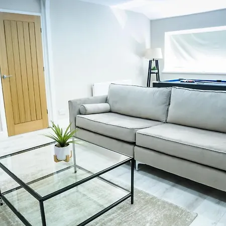 Luxe Bradford Apartment