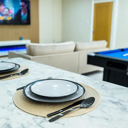 Luxe Bradford (West Yorkshire)