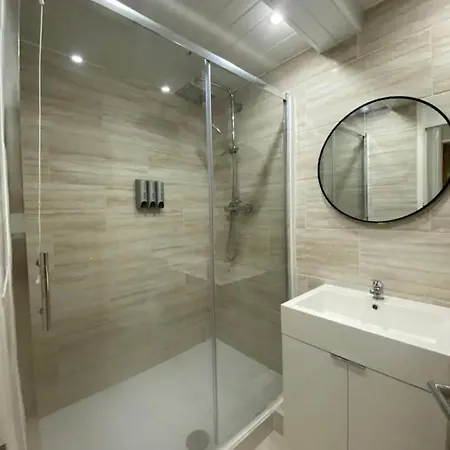 Luxe * Bradford (West Yorkshire)