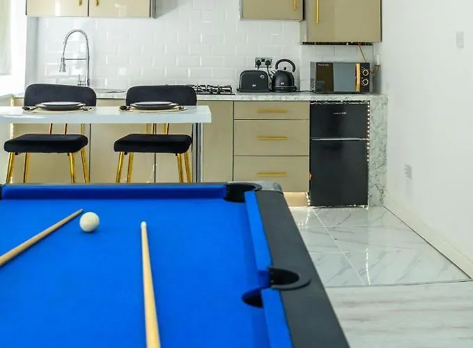 Luxe * Bradford (West Yorkshire)