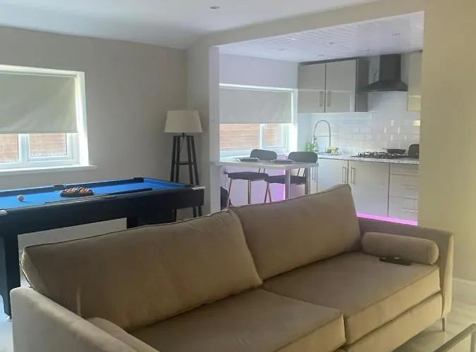 Luxe * Bradford (West Yorkshire)