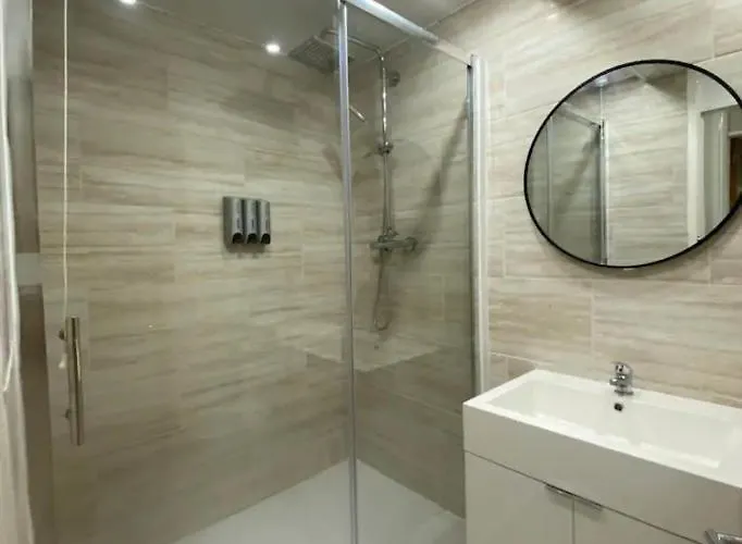 Luxe * Bradford (West Yorkshire)