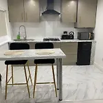 Luxe * Bradford (West Yorkshire)