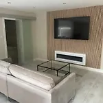 Luxe * Bradford (West Yorkshire)